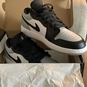 Jordan 1 Low
Shadow Toe (GS)